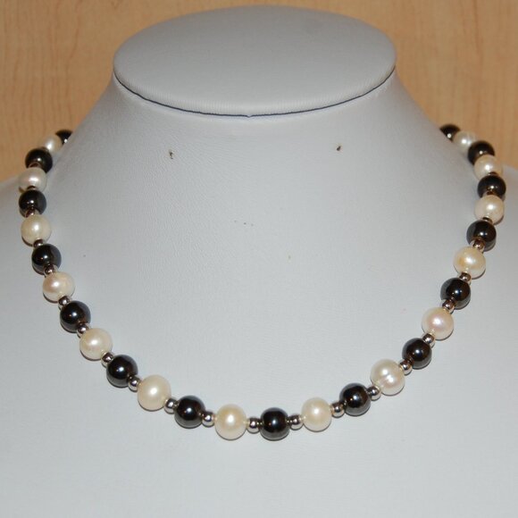 Pearl Necklace,Freshwater Pearl Necklace,Magnetic Necklace,8mm Size Beads - Picture 2 of 3